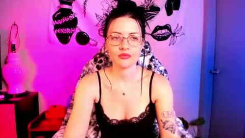 themelrose online show from December 14, 10:58 pm