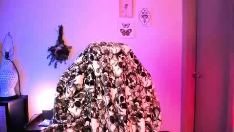 themelrose online show from March 26, 9:09 pm