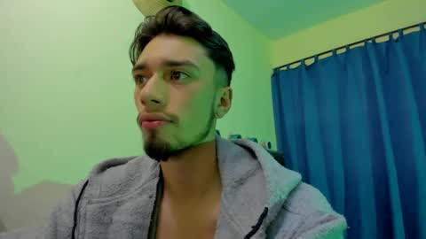 Snapshot of theo_stone04 chatting on September 27, 9:36 am Theo online show from September 27, 9:36 am