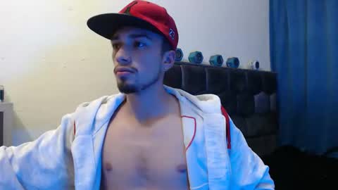 Snapshot of theo_stone04 chatting on November 5, 8:36 am Theo online show from November 5, 8:36 am