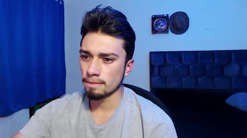 Snapshot of theo_stone04 chatting on December 19, 6:20 am Theo online show from December 19, 6:20 am