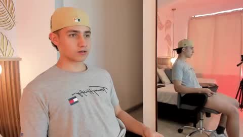 Snapshot of theohawke_ chatting on December 13, 5:00 pm THEO- MATEO online show from December 13, 5:00 pm