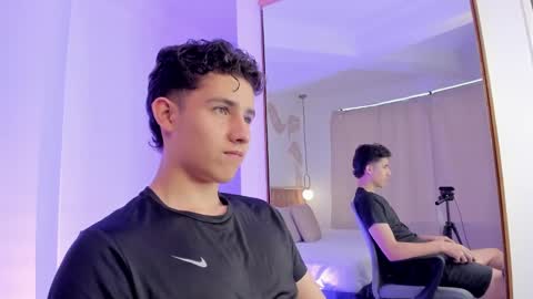 Snapshot of theohawke_ chatting on December 14, 1:59 pm THEO- MATEO online show from December 14, 1:59 pm