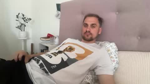 theonetojerkwith online show from May 31, 7:48 am