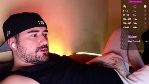 Snapshot of theoravi chatting on December 2, 2:42 am Theo Ravi online show from December 2, 2:42 am