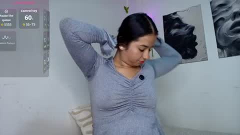 Snapshot of thepeach_ chatting on June 13, 7:01 pm thepeach_ online show from June 13, 7:01 pm