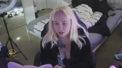 The Plug Love  Friends online show from November 24, 6:51 pm