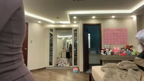 Snapshot of therealcamilabaddie chatting on January 18, 1:37 pm therealcamilabaddie online show from January 18, 1:37 pm