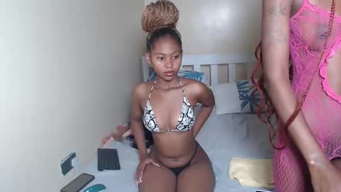 Snapshot of therealdesire chatting on February 25, 5:50 am therealdesire online show from February 25, 5:50 am