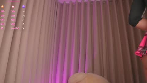 Snapshot of therealpeach_ chatting on June 9, 11:16 pm online show from June 9, 11:16 pm