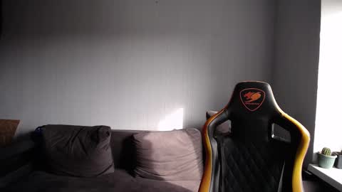 Nick   online show from October 6, 7:17 am