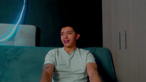 thesaint_xxx online show from September 25, 4:49 am