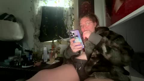 Snapshot of thesashadomme chatting on December 29, 7:32 pm The Sasha Domme online show from December 29, 7:32 pm