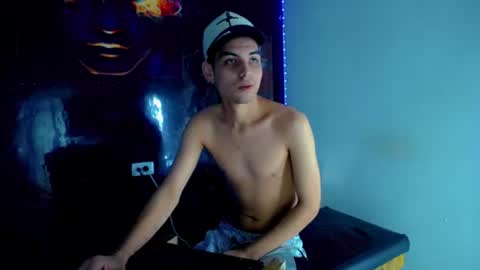 Snapshot of theshamefulboys chatting on July 2, 2:44 am David y Daniel online show from July 2, 2:44 am