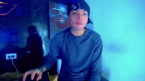 Snapshot of theshamefulboys chatting on July 8, 5:23 am David y Daniel online show from July 8, 5:23 am