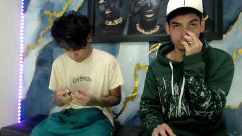 Snapshot of theshamefulboys chatting on July 18, 6:17 am David y Daniel online show from July 18, 6:17 am