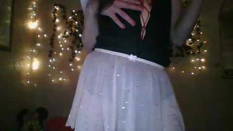 sillymillie0 online show from October 14, 10:10 pm