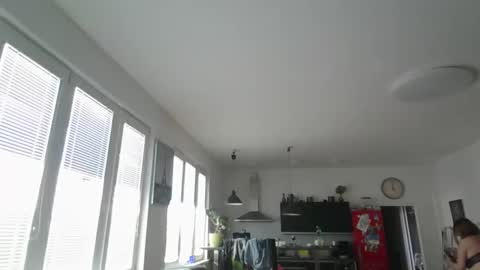 thesunnevergoesdown7 online show from May 5, 2:58 pm