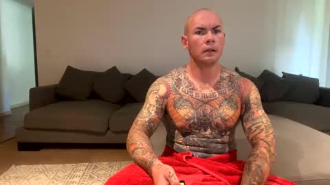 The tattooed online show from December 2, 4:31 am