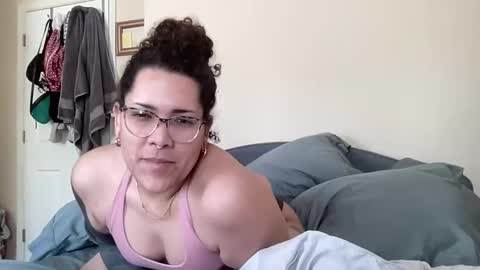 Snapshot of thethiccilakeshow chatting on April 7, 6:30 pm thethiccilakeshow online show from April 7, 6:30 pm