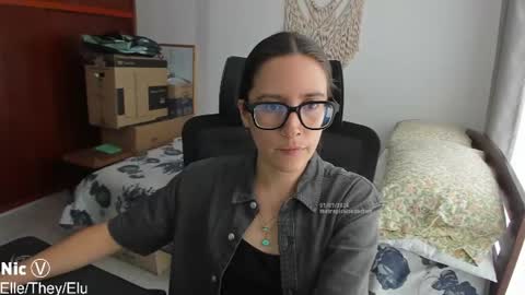 Snapshot of thetropicalseduction chatting on July 1, 6:51 pm Nicole online show from July 1, 6:51 pm