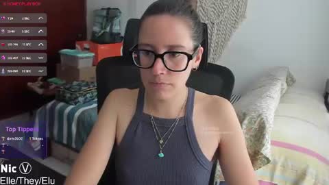 Snapshot of thetropicalseduction chatting on July 23, 8:40 pm Nicole online show from July 23, 8:40 pm