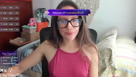 Snapshot of thetropicalseduction chatting on July 28, 2:24 pm Nicole online show from July 28, 2:24 pm
