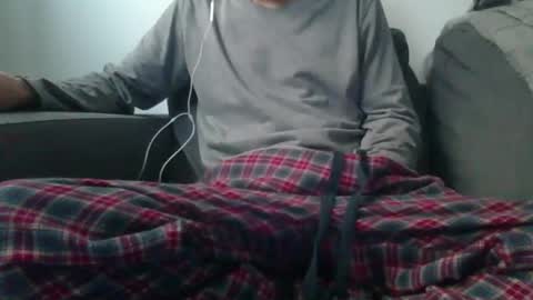 Snapshot of thetubedscarfguy chatting on April 1, 5:54 pm Scarf guy online show from April 1, 5:54 pm