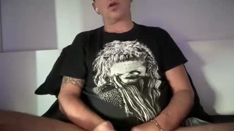 Snapshot of thewho81 chatting on June 12, 6:51 pm thewho81 online show from June 12, 6:51 pm