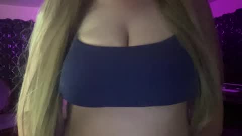 Snapshot of thewildwonderland chatting on November 18, 12:49 am The Wild Wonderland online show from November 18, 12:49 am