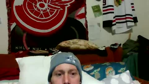 Snapshot of theycallmemellowthebreeze chatting on March 6, 4:52 am mellow online show from March 6, 4:52 am