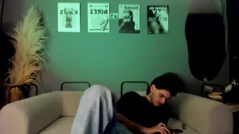 thiaan__ online show from November 1, 12:01 am