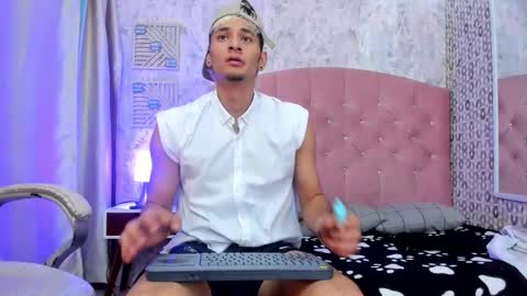 Snapshot of thiago_carlo chatting on October 29, 7:59 pm thiago online show from October 29, 7:59 pm