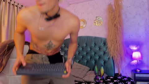 Snapshot of thiago_carlo chatting on October 31, 9:38 pm thiago online show from October 31, 9:38 pm