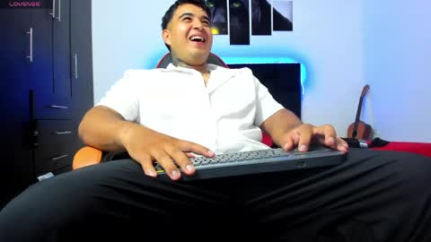 Snapshot of thiago_cp01 chatting on May 7, 2:28 am Thiago online show from May 7, 2:28 am