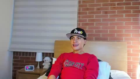 Snapshot of thiago_dv chatting on June 11, 11:03 pm Thiago online show from June 11, 11:03 pm