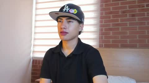 Snapshot of thiago_dv chatting on June 17, 6:53 pm Thiago online show from June 17, 6:53 pm