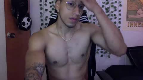 Snapshot of thiago_happy chatting on March 2, 4:07 am thiago_happy online show from March 2, 4:07 am