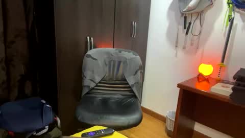 Snapshot of thiago_happy chatting on April 24, 5:43 am thiago_happy online show from April 24, 5:43 am