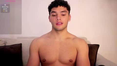 Snapshot of thiago_l chatting on February 17, 12:10 am Just Thiago online show from February 17, 12:10 am