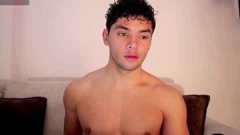 Snapshot of thiago_l chatting on February 17, 2:37 pm Just Thiago online show from February 17, 2:37 pm