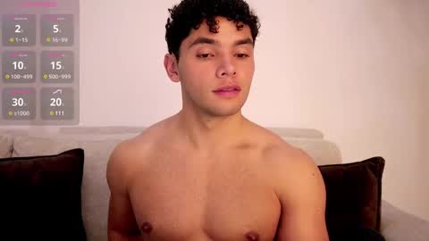 Snapshot of thiago_l chatting on February 20, 12:41 am Just Thiago online show from February 20, 12:41 am