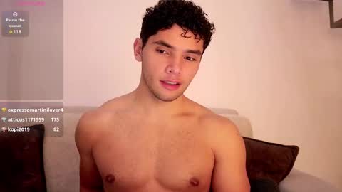 Snapshot of thiago_l chatting on February 23, 12:30 am Just Thiago online show from February 23, 12:30 am