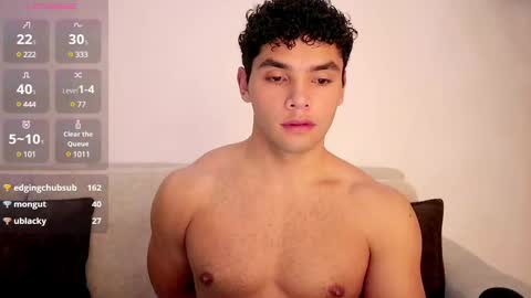 Snapshot of thiago_l chatting on March 1, 3:43 am Just Thiago online show from March 1, 3:43 am