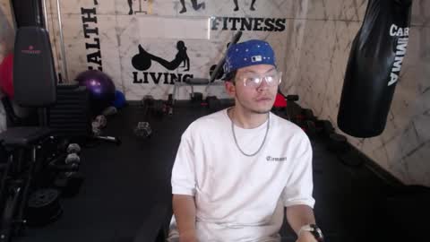 Snapshot of thiago_molina chatting on April 11, 1:15 pm Thiago online show from April 11, 1:15 pm