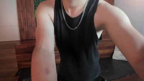 Snapshot of thiago_molina chatting on April 12, 11:26 am Thiago online show from April 12, 11:26 am