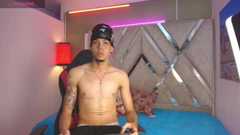 Thiago online show from April 18, 7:40 pm