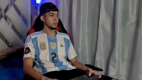 Thiago online show from April 21, 9:06 pm