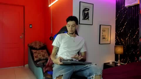 Thiago online show from April 24, 8:00 pm