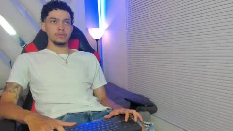 Thiago online show from May 14, 8:04 pm